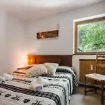 Parcheggio-camino-8pax - Immerso Nella Natura *