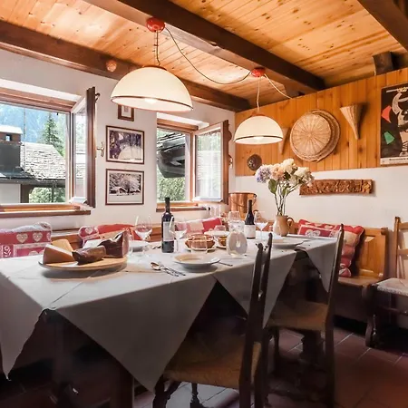 Parcheggio-camino-8pax - Immerso Nella Natura *