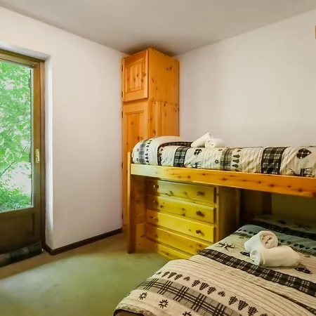 Parcheggio-camino-8pax - Immerso Nella Natura * كورمايور