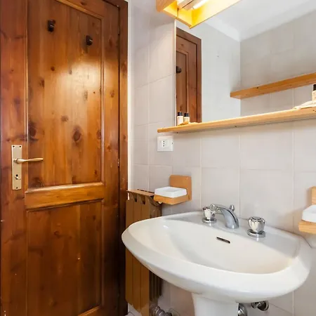 Parcheggio-camino-8pax - Immerso Nella Natura Chalet *